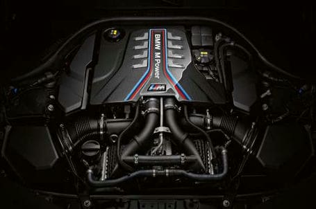 BMW M8 Gran Coupé - Vysokovýkonný zážehový vidlicový 8válec M TwinPower Turbo o výkonu 600 k. BMW M8 Gran Coupé - Vysokovýkonný zážehový vidlicový 8válec M TwinPower Turbo o výkonu 600 k.
