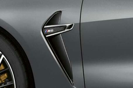 BMW M8 Gran Coupé - M ozdobné prvky v chromovaném provedení.