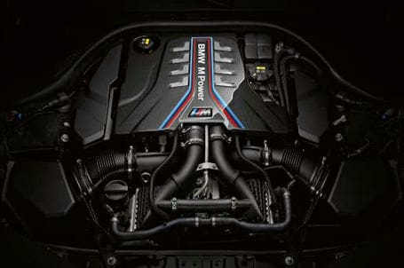 BMW M8 Coupé - Vysokovýkonný zážehový vidlicový 8válec M TwinPower Turbo o výkonu 625 k.
