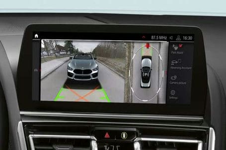 BMW M850i xDrive Cabrio - Parkovací asistent Plus BMW M850i xDrive Cabrio - Parkovací asistent Plus