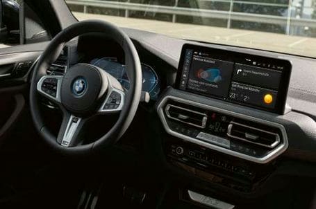 BMW iX3 - Palubní deska. 