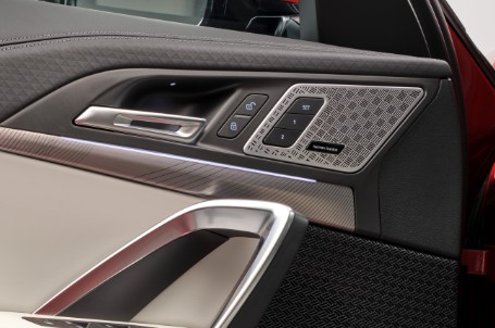 BMW iX2 - Více funkcí a intuitivní obsluha. BMW iX2 - Více funkcí a intuitivní obsluha.