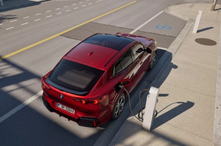 BMW iX2 - Snadné a pohodlné nabíjení doma. BMW iX2 - Snadné a pohodlné nabíjení doma.