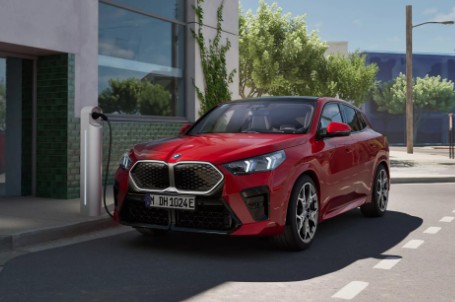 BMW iX2 - Propojené domácí nabíjení. BMW iX2 - Propojené domácí nabíjení.