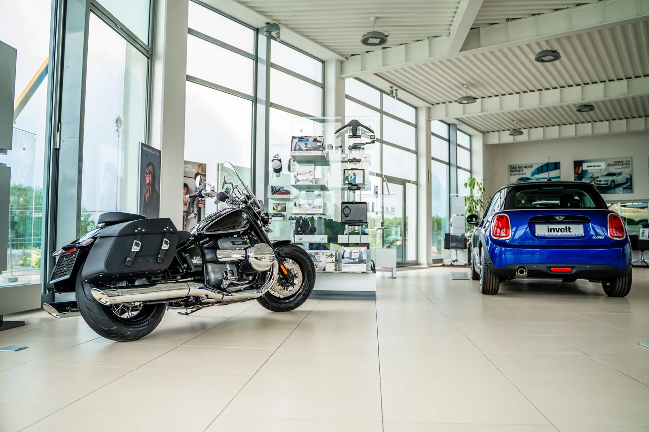 BMW invelt Plzeň - showroom
