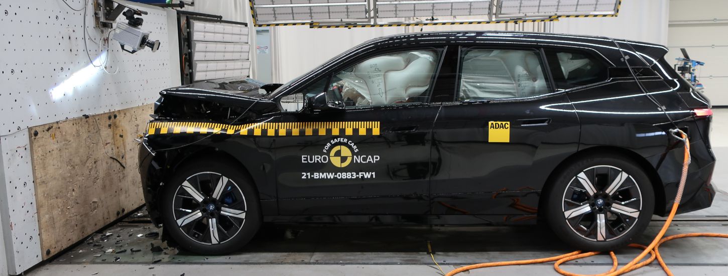 BMW iX získalo nejvyšší možné pětihvězdičkové hodnocení v testech bezpečnosti Euro NCAP.