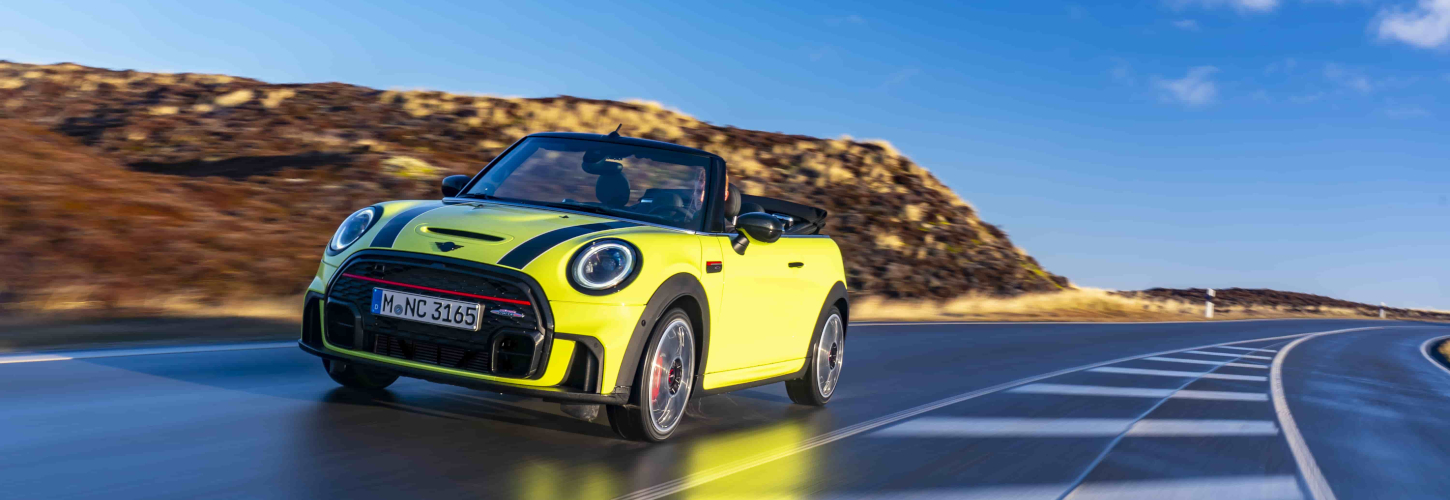 MINI CABRIO V POHYBU MINI Cabrio