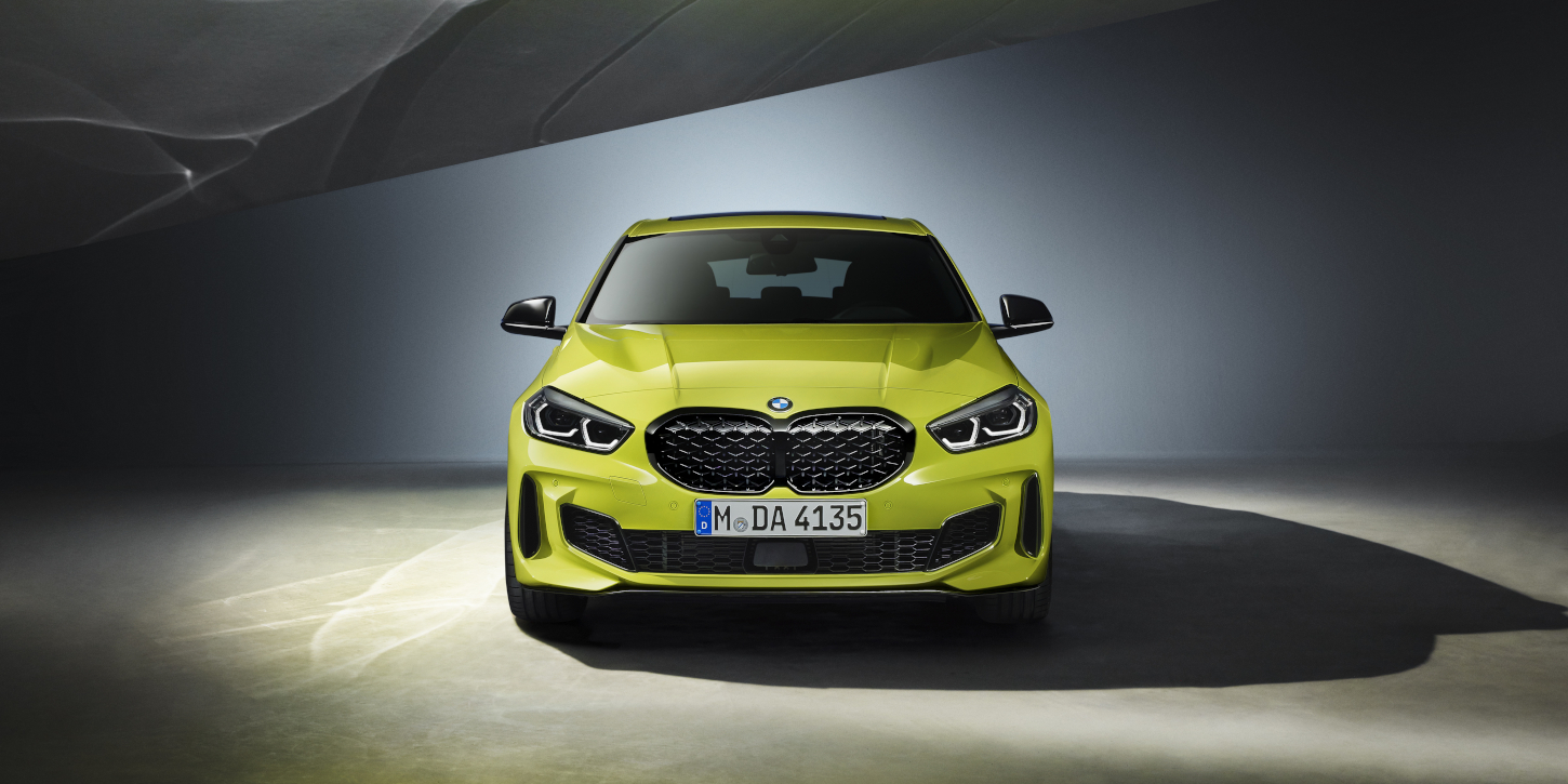 BMW M135i xDrive ze předu BMW M135i xDrive ze předu