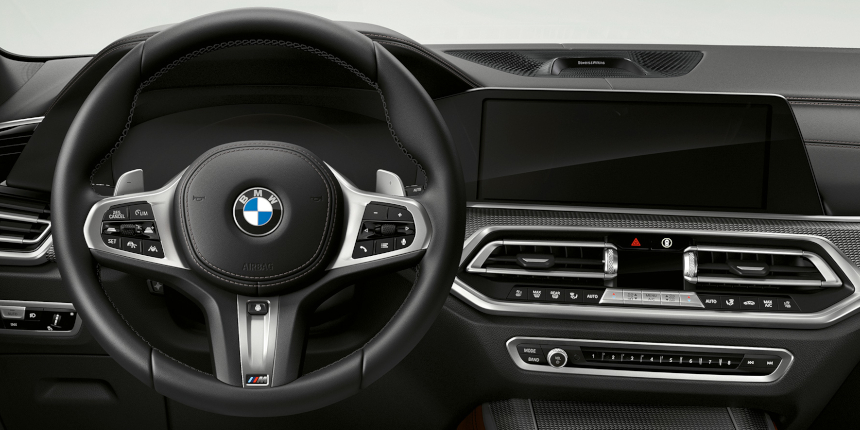 BMW X5 M50i volant