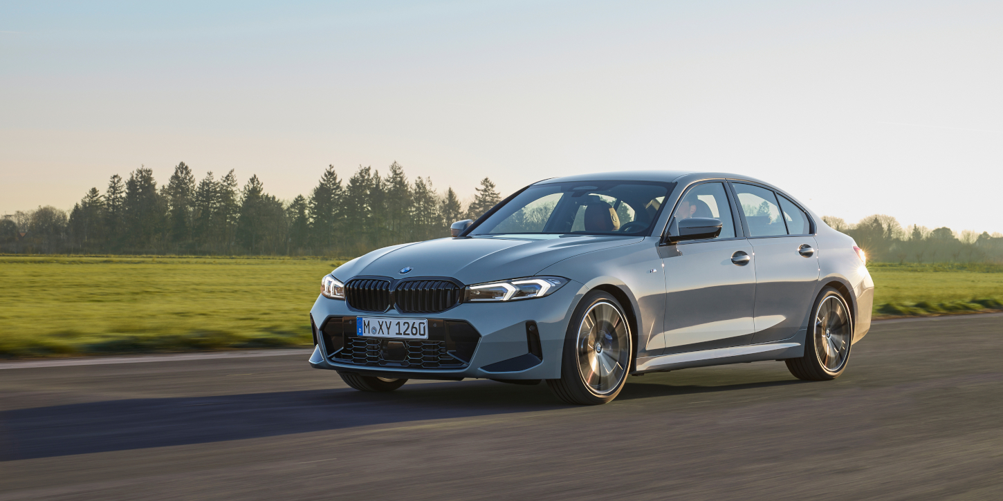 BMW ŘADY 3 SEDAN V POHYBU BMW ŘADY 3 SEDAN V POHYBU