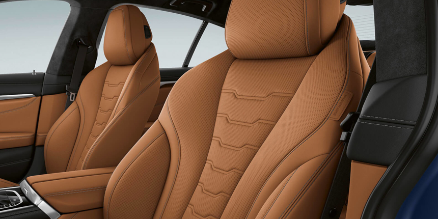 BMW M850i xDrive Gran Coupé Multifunkční sedadla řidiče a spolujezdce vpředu. BMW M850i xDrive Gran Coupé Multifunkční sedadla řidiče a spolujezdce vpředu.