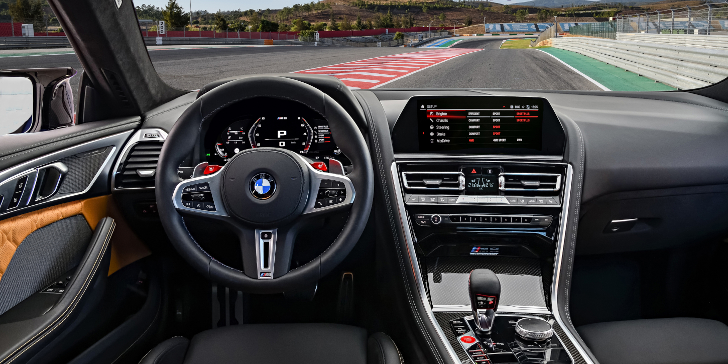 BMW M8 Competition Coupé interiér BMW M8 Competition Coupé interiér