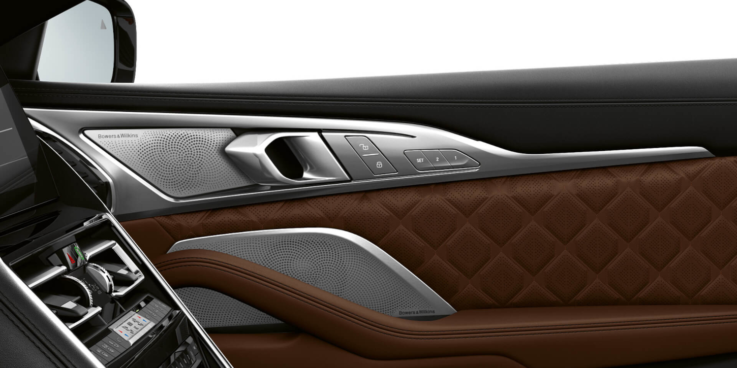BMW M8 Cabrio interiér BMW M8 Cabrio interiér