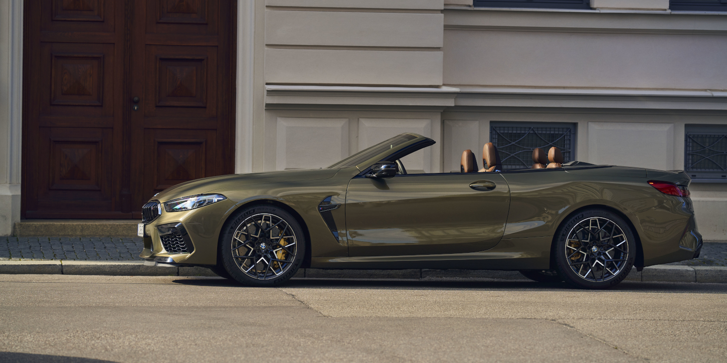 BMW M8 Competition Cabrio z boku BMW M8 Competition Cabrio z boku