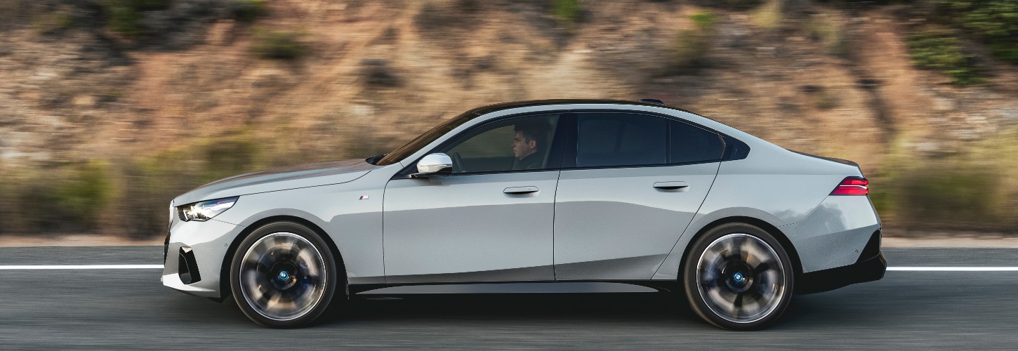 JÍZDNÍ DYNAMIKA NOVÉHO BMW i5 JÍZDNÍ DYNAMIKA NOVÉHO BMW i5