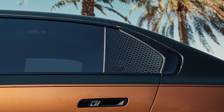 BMW i7 M70 DVERE BMW i7 M70 DVERE