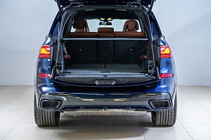 BMW X7 M50i