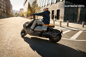 BMW CE 04