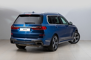 BMW X7 M50i