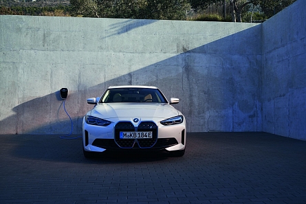 THE i4 | PRVNÍ ČISTĚ ELEKTRICKÉ GRAN COUPÉ