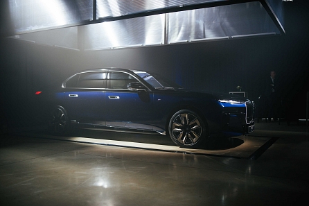 BMW i7