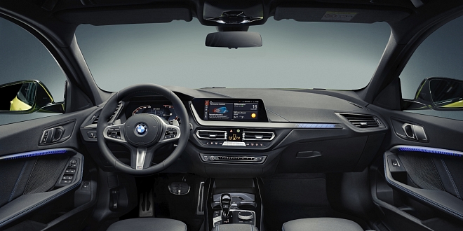 BMW M135i xDrive interiér BMW M135i xDrive interiér
