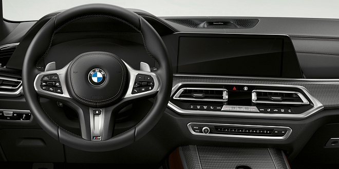 BMW X5 M50i interiér