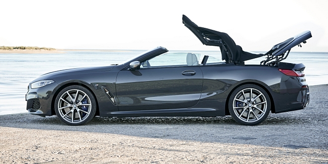 BMW řady 8 Cabrio z boku BMW řady 8 Cabrio z boku