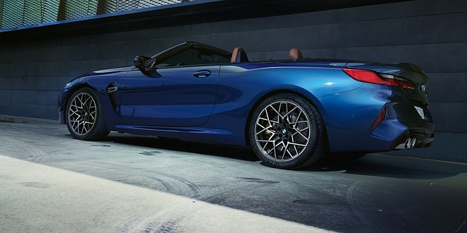 BMW M8 Cabrio z boku BMW M8 Cabrio z boku