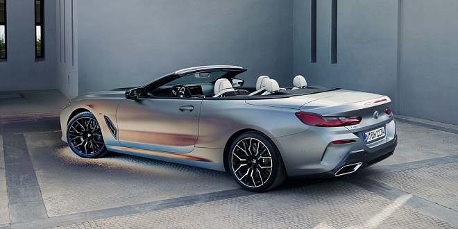 BMW M850i xDrive z boku BMW M850i xDrive z boku