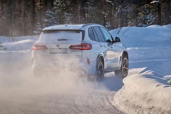 BMW iX5 Hydrogen | Radost z jízdy bez emisí CO2