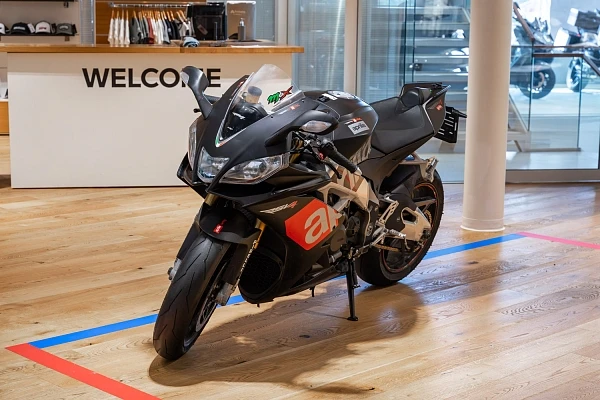 APRILIA RSV4