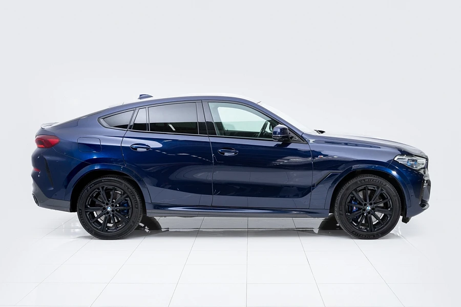 BMW X6 M50i